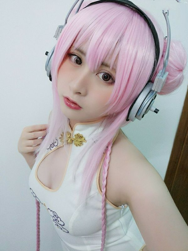 可爱的cosplay女孩