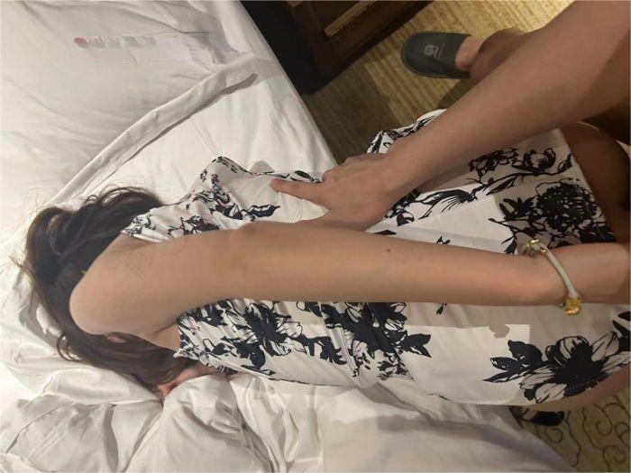 狂操高颜值美女 背着男朋友偷情[33P]